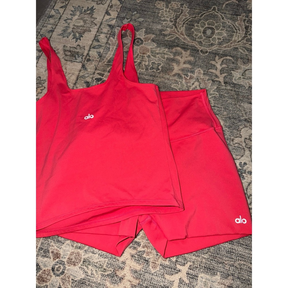 Alo Fluorescent Pink Coral Athletic Set Shorts Tank Top